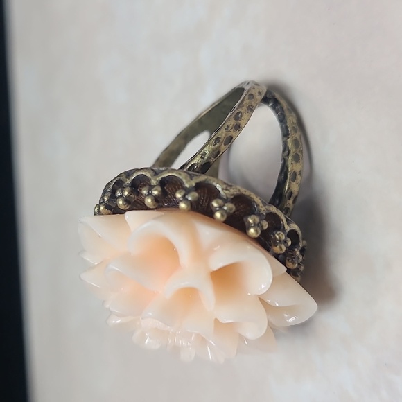 Floral Brooch and Flower Statement Rings in Cream and Brass / SilverTone - Picture 5 of 14